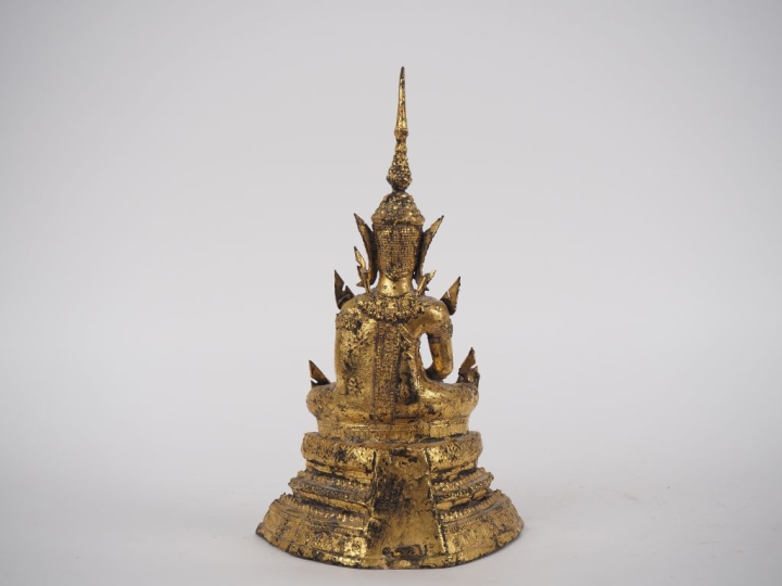 Siam, Rattanakosin, XIXe siècle Statuette en bronze laqué et doré, rep