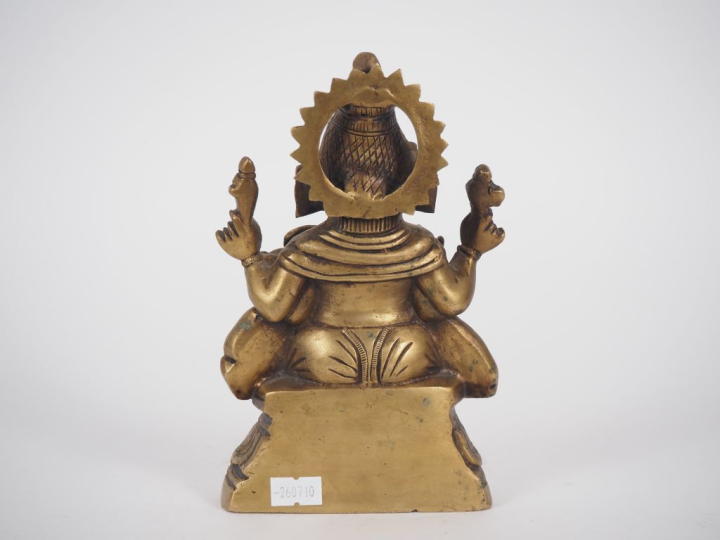 Inde, travail moderne Sujet en cuivre, représentant Ganesh assis sur u