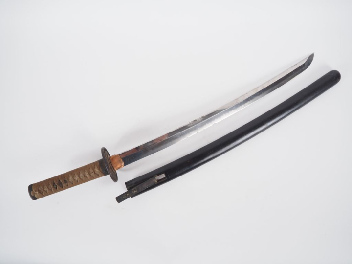 Japon, fin Edo - début Meiji Wakizashi avec fourreau en laque brun rou