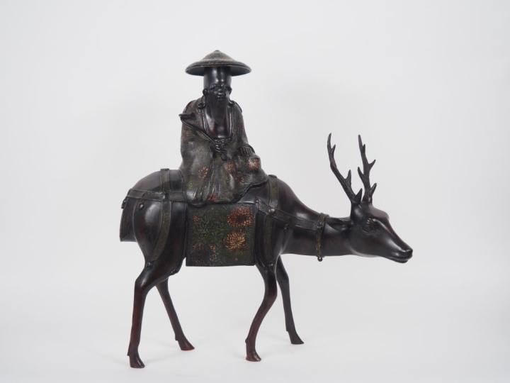 Japon, vers 1900 Okimono en bronze de patine brune et émaux champlevés