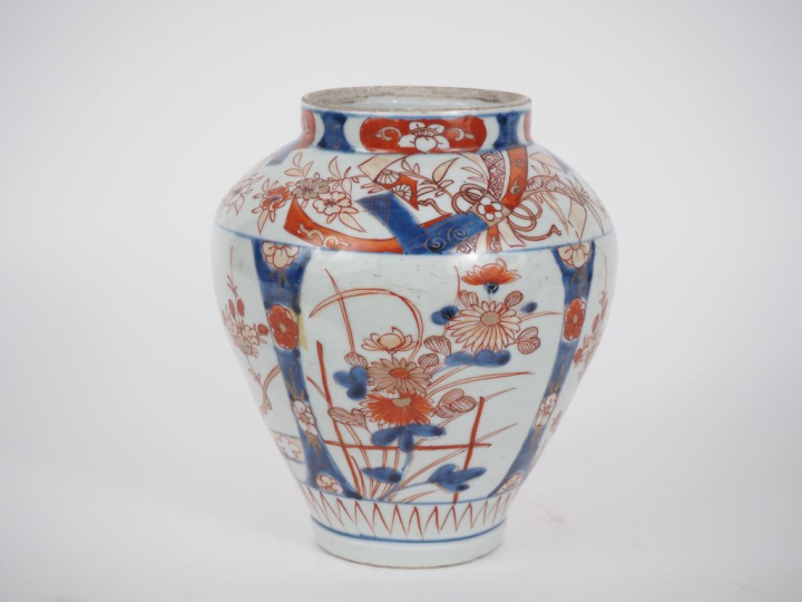 Japon, fin de la période Edo, vers 1850 Jarre en porcelaine Imari, à d