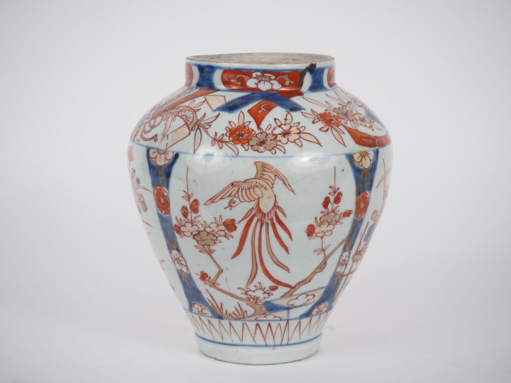 Japon, fin de la période Edo, vers 1850 Jarre en porcelaine Imari, à d