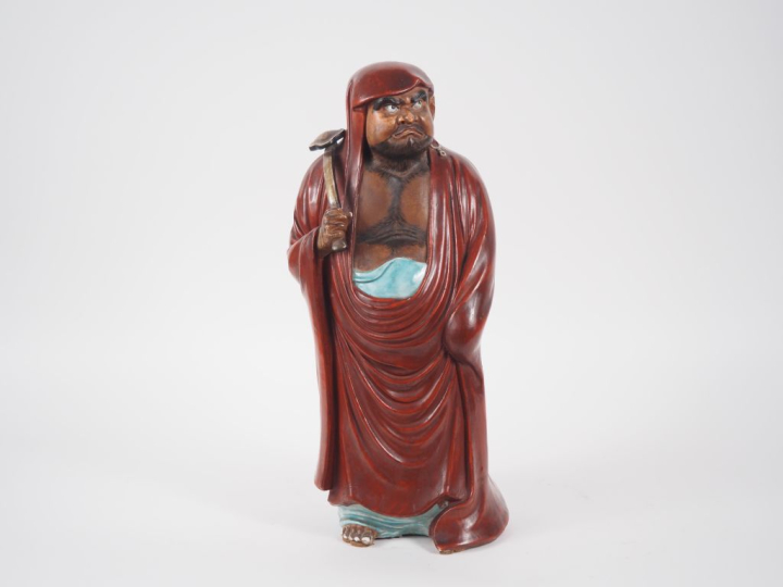Japon, période Meiji Statuette en terre cuite émaillée, représentant D