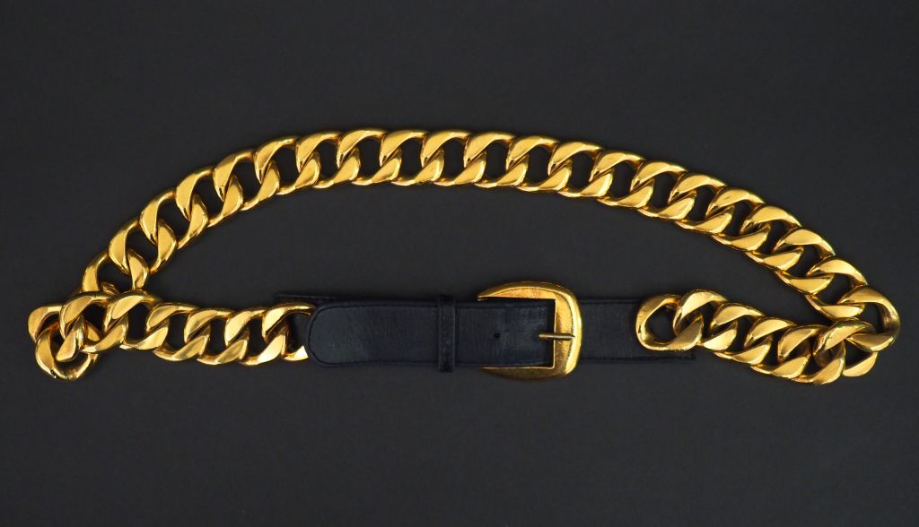 Ceinture Chanel Broche Chanel Veste Chanel ©Primardeco