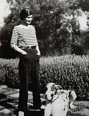 Gabrielle Chanel en marinière ©Wikipédia