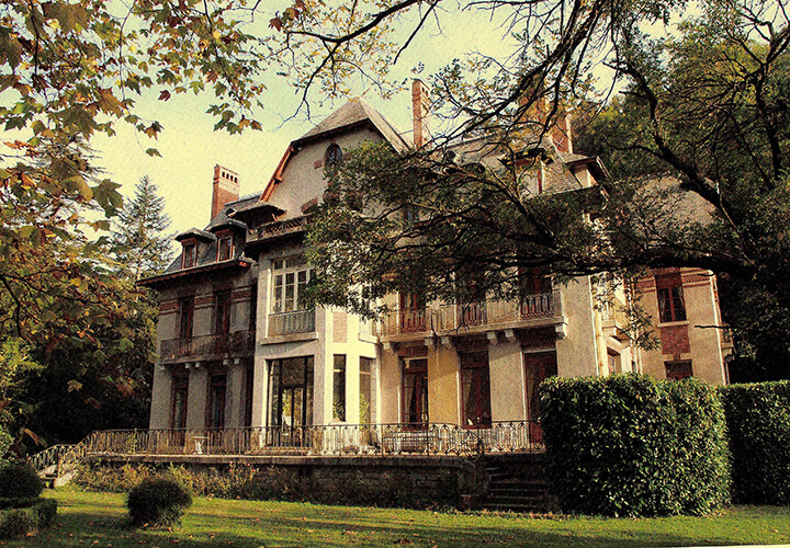 Vente aux enchères in situ Ax ©Primardeco