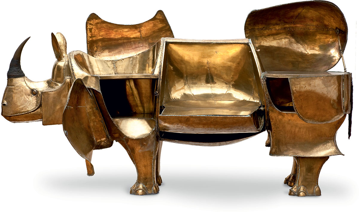 Rhinocéros II par François-Xavier Lalanne, 1966, bois gainé de laiton et corne de rhinocéros, 138 x 305 x 70 cm, Paris, Musée des art décoratifs ©Les Arts décoratifs, Paris:Jean Tholance
