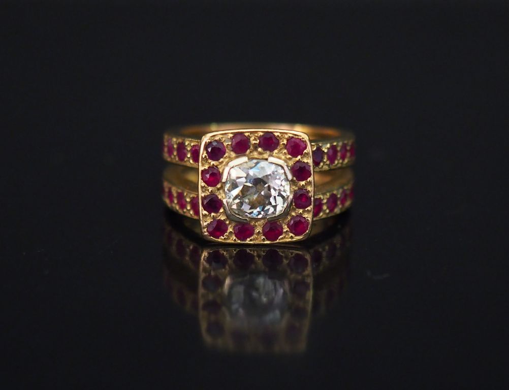 Bague de fiançailles or jaune, diamant et rubis ©Primardeco
