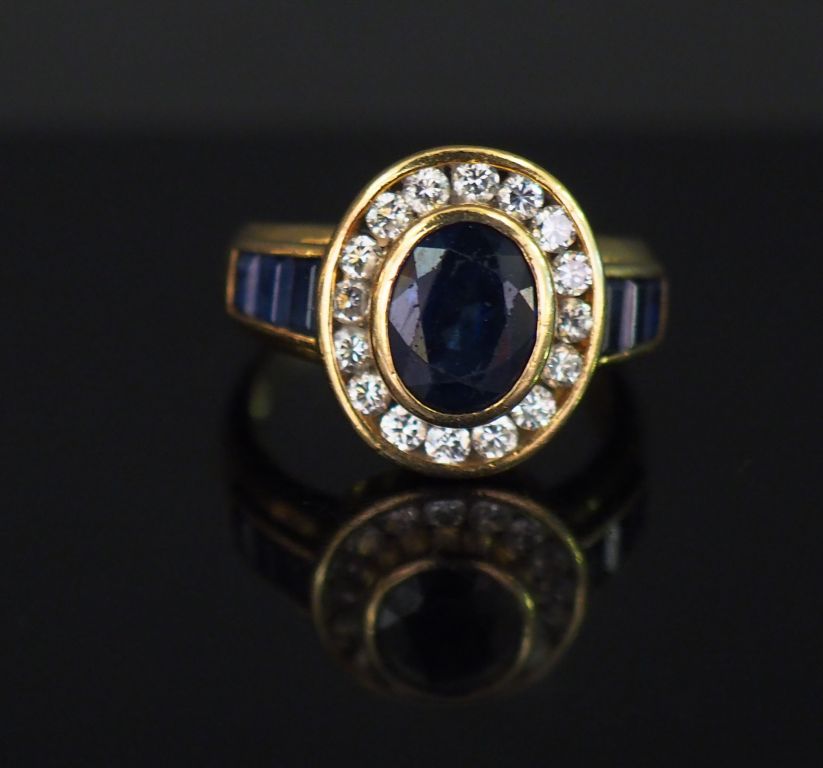 Bague marguerite en or jaune et saphir ©Primardeco