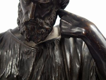 Pendule XIXème en marbre noir et bronze, à patine brune figurant une a