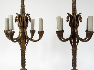 Paire de candélabres de style Retour d'Egypte en bronze patiné, éclair