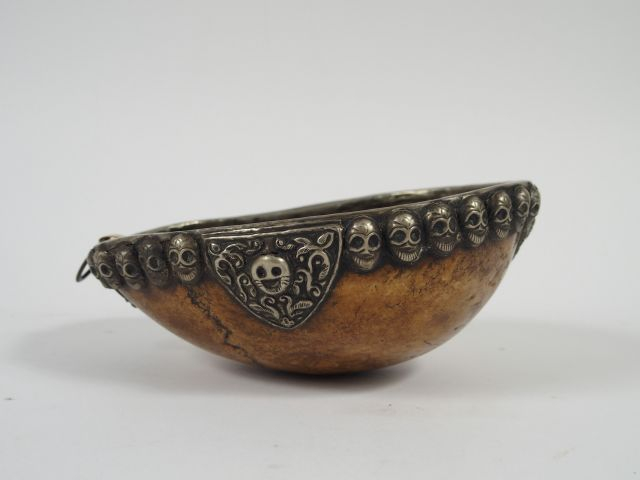Coupe libatoire tibétaine ancienne, calotte de crane humain, monture e