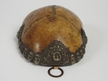 Coupe libatoire tibétaine ancienne, calotte de crane humain, monture e