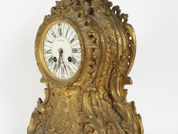 Pendule de style rocaille en bronze cadran marqué WILLIEZ à Aix en Pro