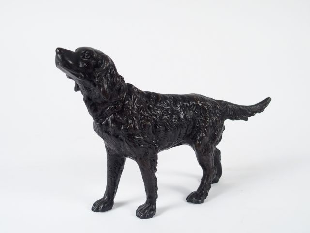 Ecole française Xxème 'Chien de chasse'. Sculpture en bronze à patine 