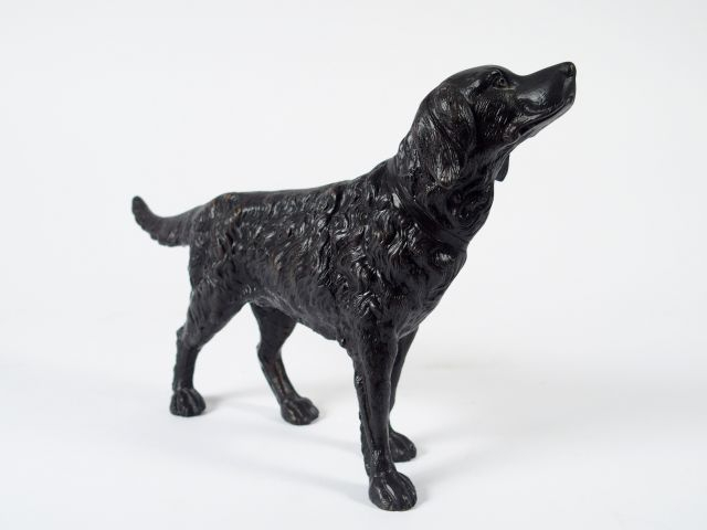 Ecole française Xxème 'Chien de chasse'. Sculpture en bronze à patine 