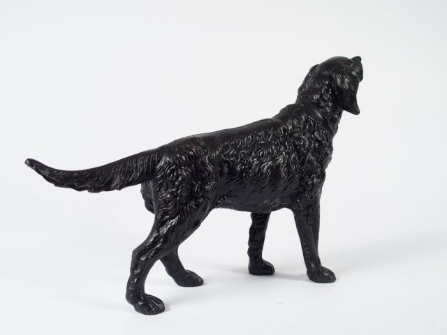 Ecole française Xxème 'Chien de chasse'. Sculpture en bronze à patine 