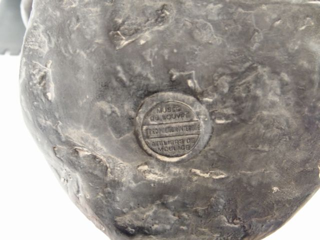 Sculpture en plâtre patiné noir 'Masque d'Egyptien'. H. 36 cm (petit é