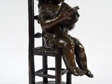 LECORNEY. 'Fillette lisant'. Sculpture en bronze à patine verte, signé