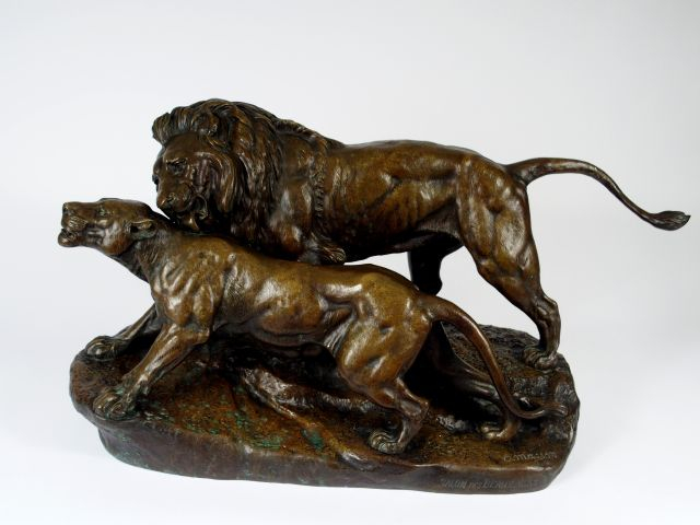 C. MASSON. "Lion et lionne". Sculpture en bronze patiné, signée, marqu