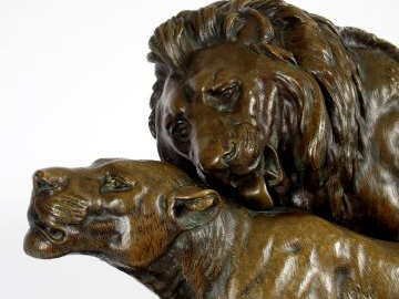 C. MASSON. "Lion et lionne". Sculpture en bronze patiné, signée, marqu