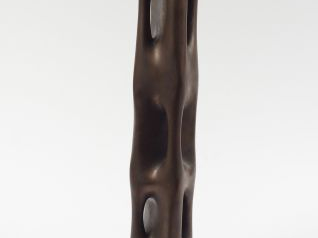 Ecole Xxème. Sculpture en bronze 'Totem'. Monogrammée et numérotée 4/5