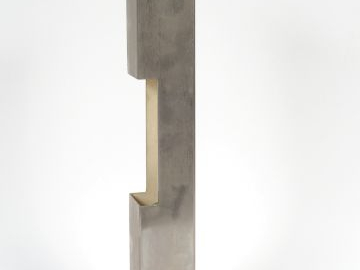 Lampe 1970 en métal chromé. H. 42.5 cm.