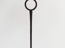 Vente aux enchères Lampadaire contemporain en fer forgé.