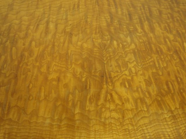 MAJORELLE (Attribué à). Bureau plat Art Nouveau en frène, ouvrant à de