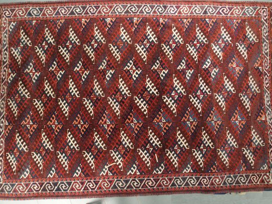 Tapis d'Orient. Dim.: 305 x 198 cm.