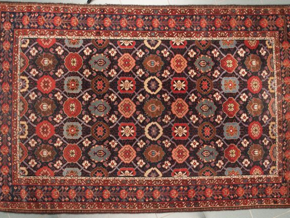 Tapis d'Orient. Dim.: 210 x 140 cm.
