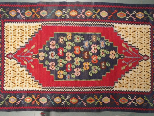 Tapis d'Orient. Dim.: 218 x 136cm.