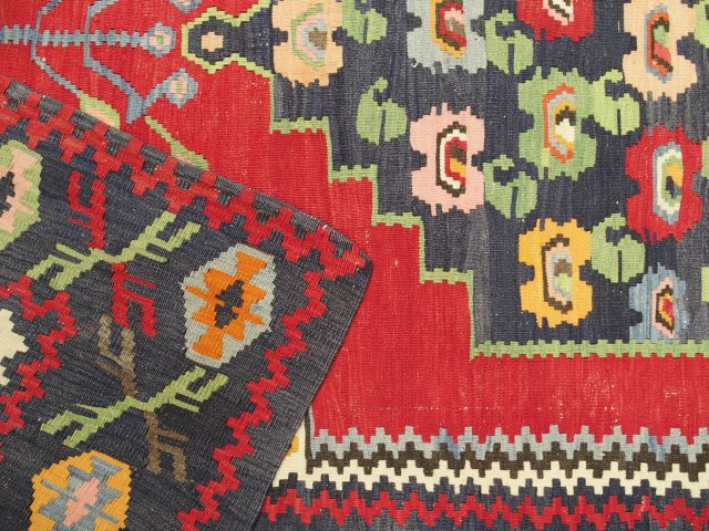 Tapis d'Orient. Dim.: 218 x 136cm.