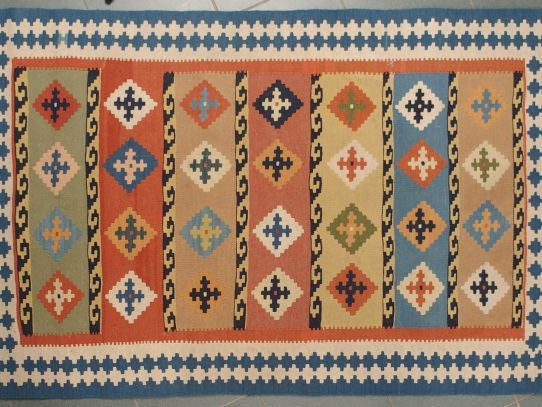Tapis Kilim. Dim.: 150 x 100cm.