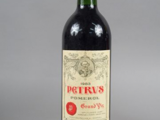 Vente aux enchères 1 BOUTEILLE - PETRUS POMEROL - 1983 - BG+