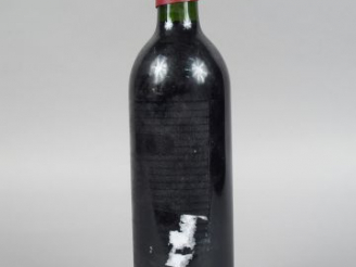 Vente aux enchères 1 BOUTEILLE - CHÂTEAU LATOUR 1ER GCC PAUILLAC - 1984 - SE/BOUCHON ESTA