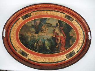 Vente aux enchères 	Plateau Empire en tôle polychrome à décor dans une reserve d'une scèn