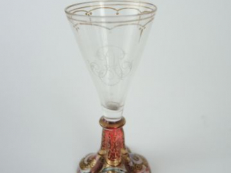 Vente aux enchères Verre à liqueur Napoléon III en cristal bicolore et émail polychrome à