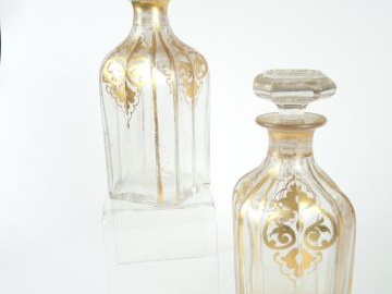 Paire de flacons à liqueur Napoléon III en cristal à décor de liserés 