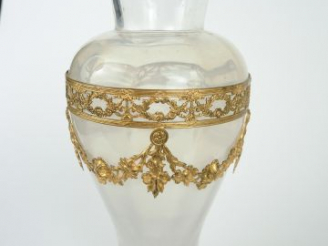 Vente aux enchères Vase ovoïde 1900 de style Louis XVI en cristal et laiton doré à décor 