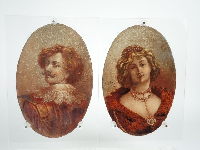 Paire de fixés sous verre XIXe 'Portraits'. Un signé J.A.PONSIN. 33,5 