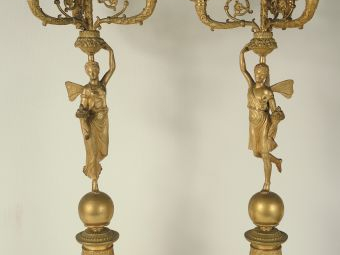 	Paire de candélabres Restauration en bronze ciselé et doré à décor de