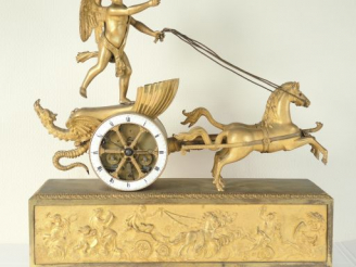 Vente aux enchères Pendule première moitié du XIXème en bronze ciselé et doré 'L'amour au