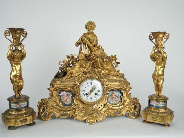 Garniture de cheminée Napoléon III de style Louis XVI en bronze doré e