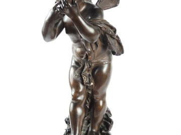 Auguste MOREAU 'Fée embrassant'. Sculpture en bronze à patine brune. S