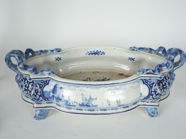 Jardinière XIXe en faïence de Delft à décor en camaïeu bleu de marine,