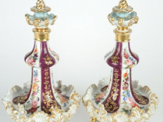 Vente aux enchères Jacob PETIT. Paire de flacons XIXème en porcelaine de Paris à décor de