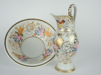 Vente aux enchères Broc et son bassin Napoléon III en porcelaine à décor polychrome de pa