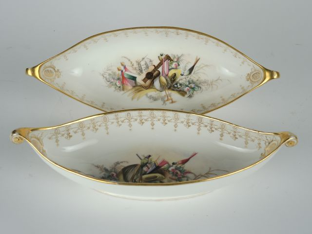 Paire de raviers fin XIXème en porcelaine polychrome de Sèvres, à déco