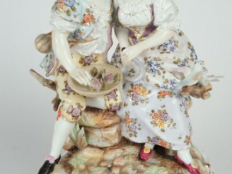 Vente aux enchères Groupe fin XIXème en porcelaine polychrome de Saxe ‘couple de personna